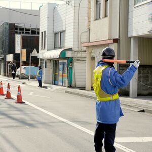 工事現場での警備風景